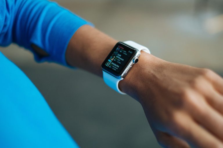 Fitbit Charge 5 : suivi d’activité et qualité du sommeil